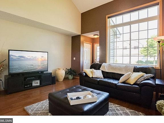 5th image of 2627 Yellowstone Dr