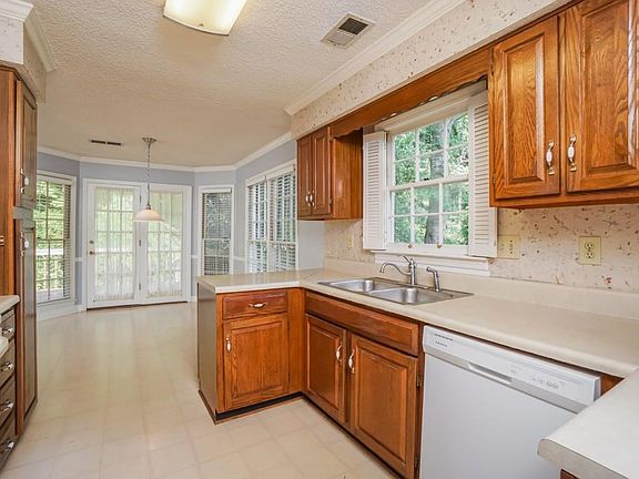 5th image of 2240 Hill Creek Way