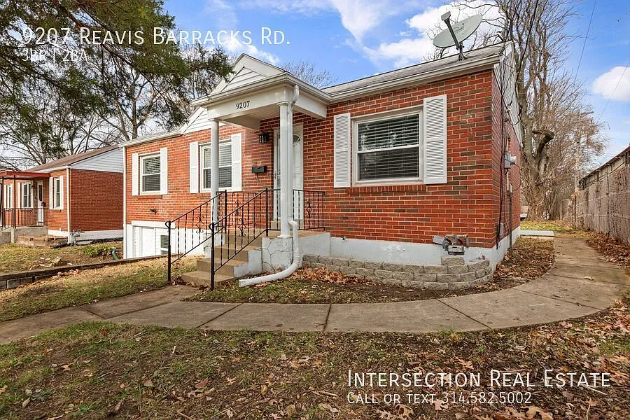 Beautifully Renovated 3 Bed/1.5 Bath Home — Photo 2