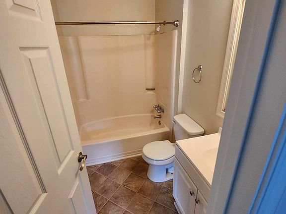 4th image of 544 N Loudoun St APT C