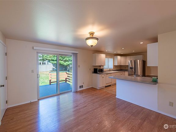 5th image of 23420 28th Avenue W