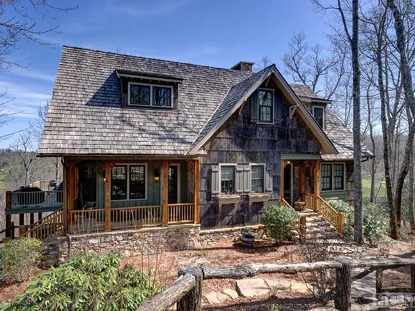 64 Mount Mitchell Ct, Cashiers, NC 28717