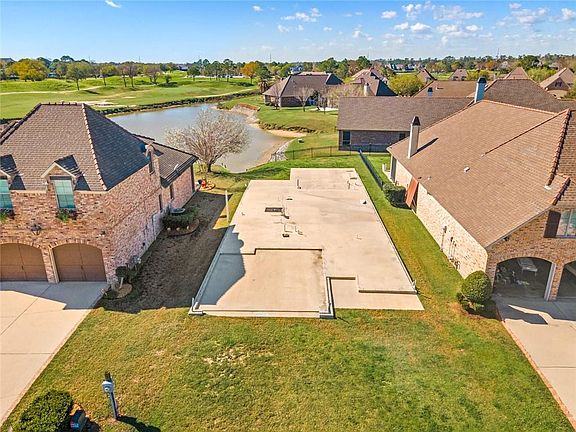 2nd image of 408 Hogan Ct