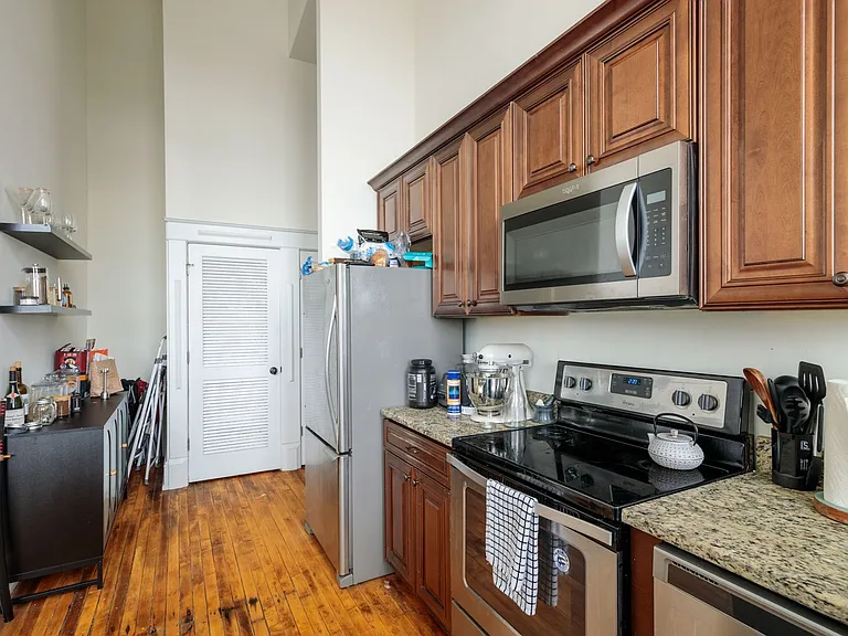 900 St James St — Photo 7