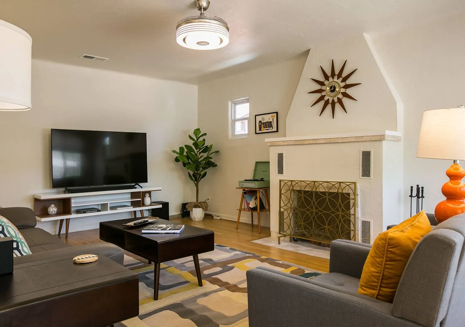 Newly renovated! 3 Bedroom in Nob Hill — Photo 1