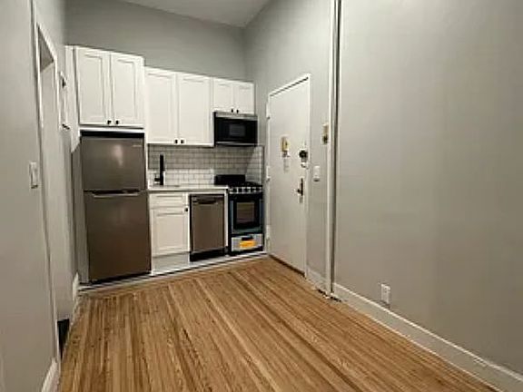 3rd image of 232 W 74th St #2B