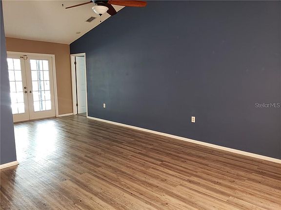 2nd image of 2733 Narcissus Dr
