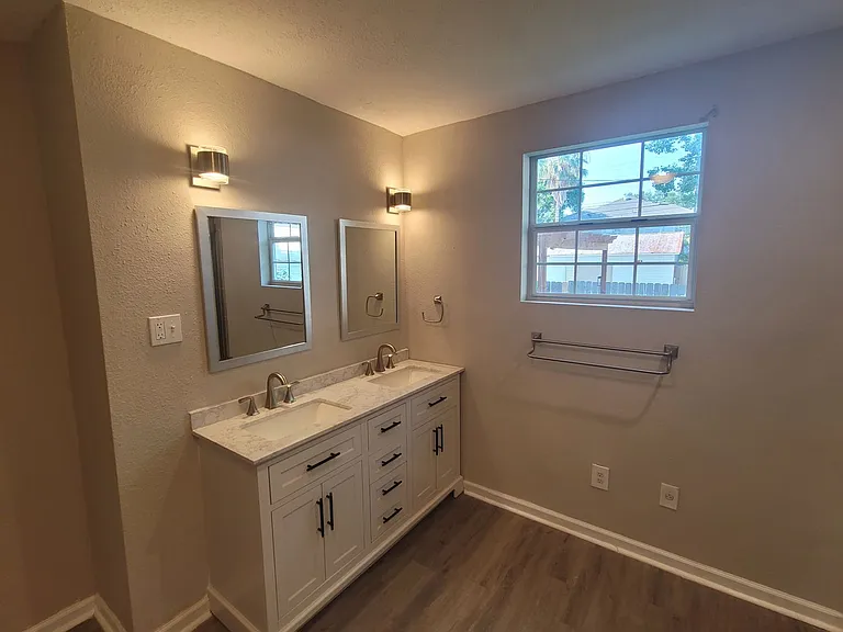 3919 Avenue O — Photo 13