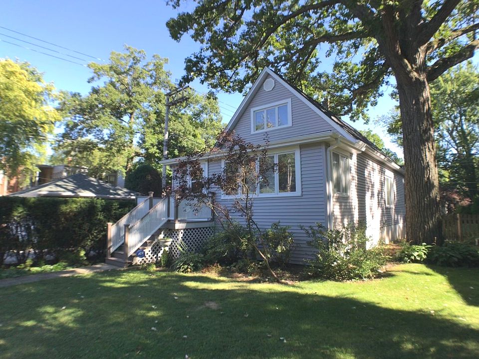 1st image of 2762 Eastwood Ave