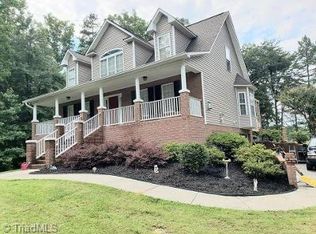 405 Ada Ln, Clemmons, NC 27012