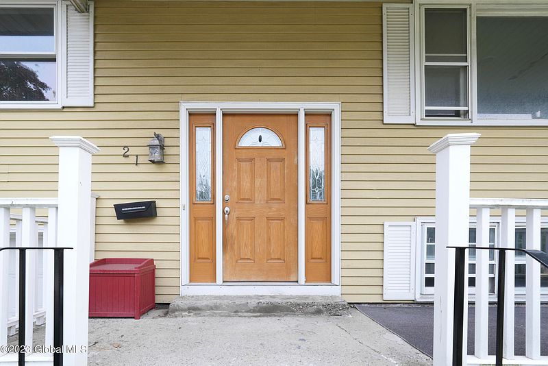 3rd image of 21 Debbie Court