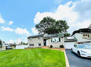 220 Floral Ave, Plainview, NY 11803