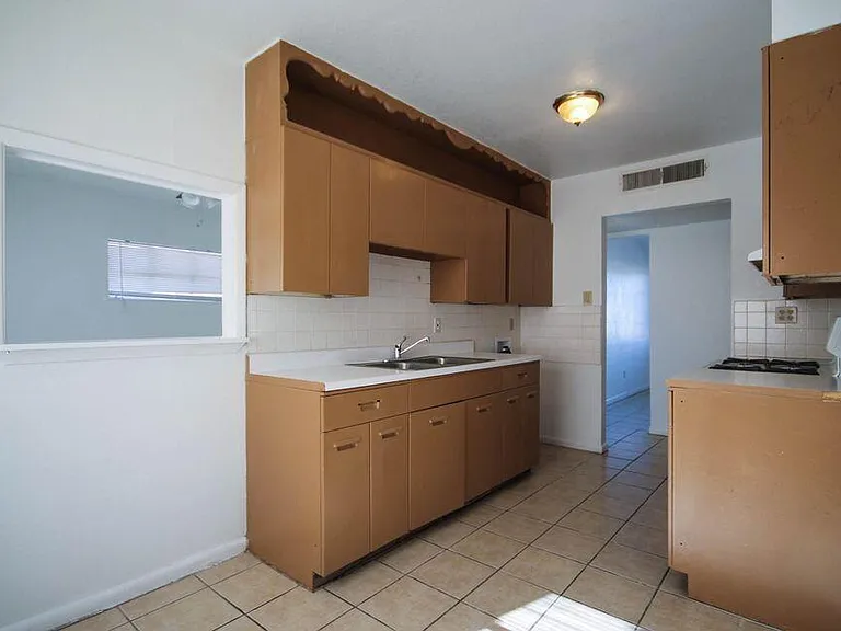 209 San Saba Rd — Photo 22