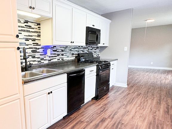 4th image of 3632 Mayflower Dr