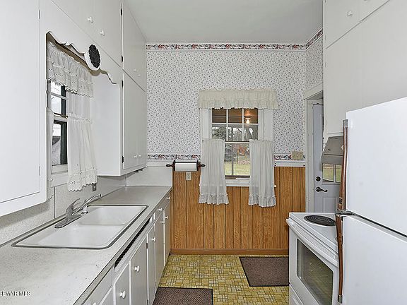 5th image of 415 E Rose St