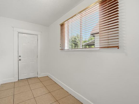 4th image of 2919 Pingree Ave