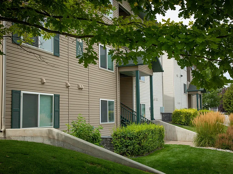 Hanbury Manor Apartments — Photo 25