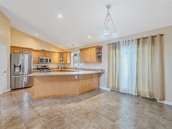 5th image of 152 Rainbow Shores Rd