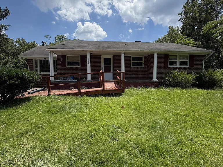 405 Winesap Rd — Photo 1