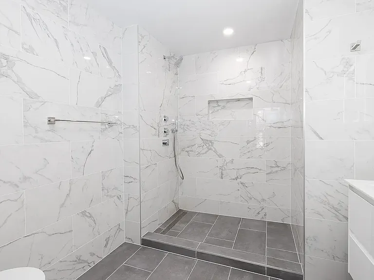 224 W 20th St #3 — Photo 12