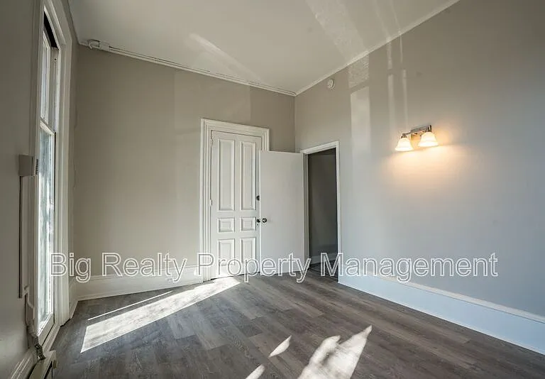 529 King St #1 — Photo 6