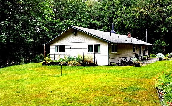 2nd image of 3021 W State Highway 16