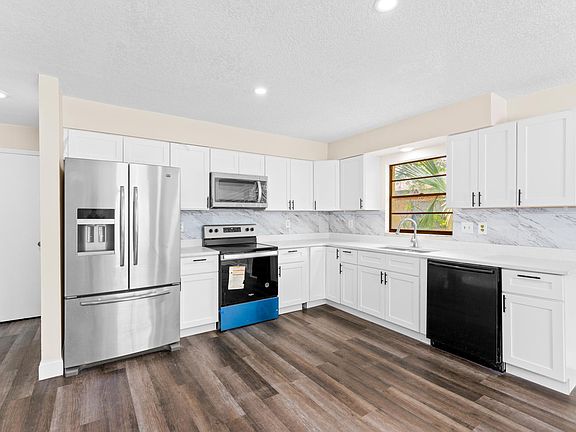 5th image of 155 E Towne Pl