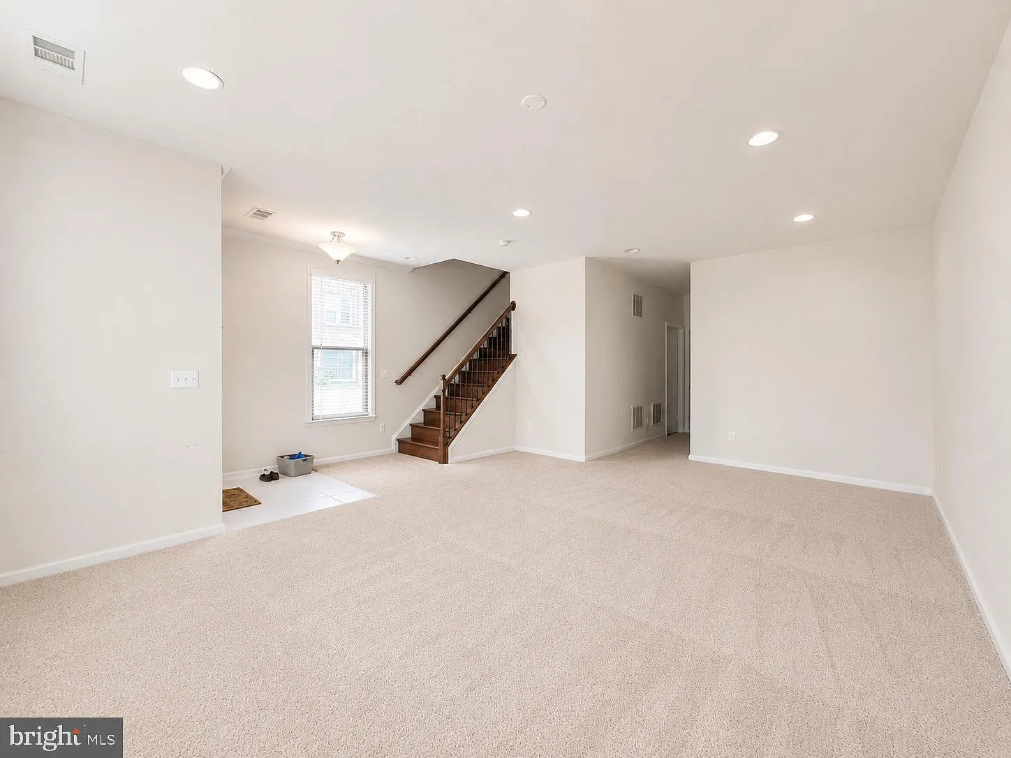 3 bed, 3.5 bath, 2620 sqft, $3,650 — Photo 4