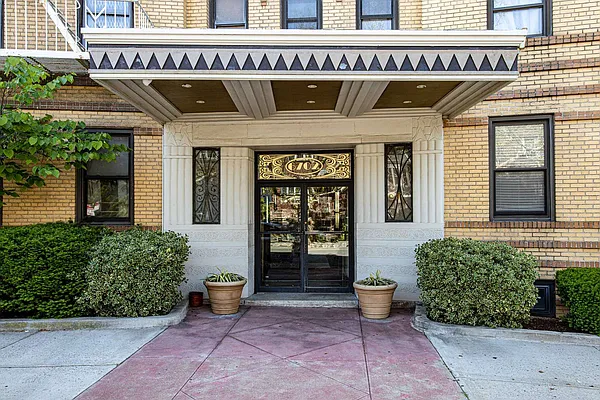 Sold by Jalen Real Estate Corp | media 20