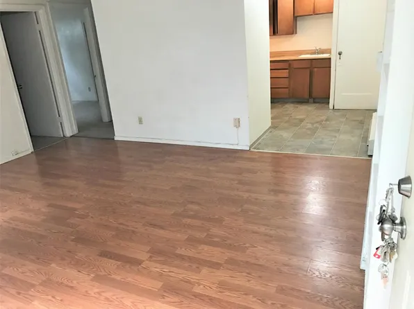 650 NE 42nd St #3, Seattle, WA 98105