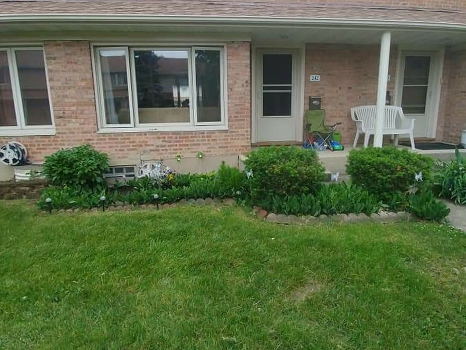 1st image of 242 Ash St