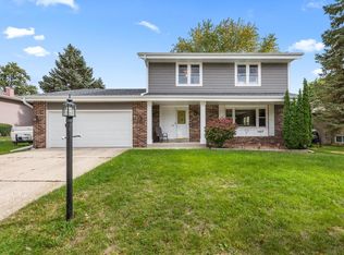 2901 Buckingham Ct, Waukesha, WI 53188