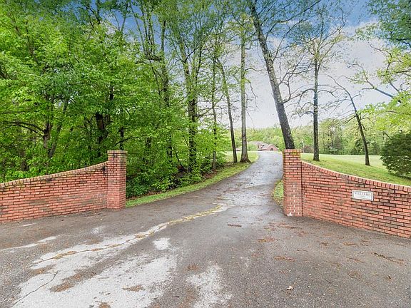 4th image of 1395 Everett Ln