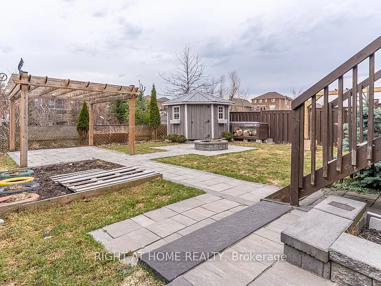 1373 Hunter St — Photo 31