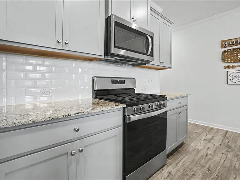 723 Woodstock Grove Dr — Photo 18