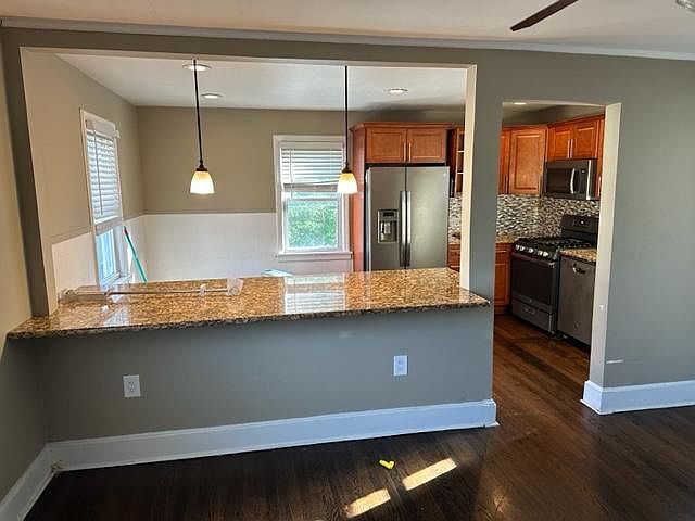 1st image of 40 Nutman Pl Floor 2