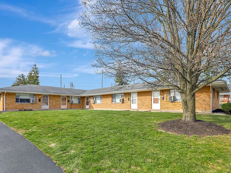 Newly Remodeled Spacious One Bedroom Apartments with Off Street Parking
Located in the Northmont City School District
Sewer,Water, and Trash Paid!
Call or text Direct for Showing