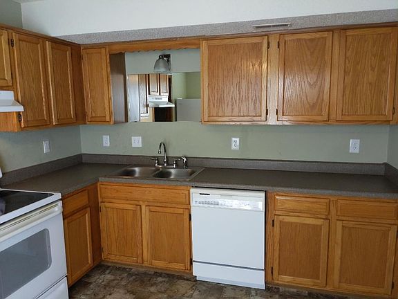 5th image of 1004 NE Lindsay Ave APT A