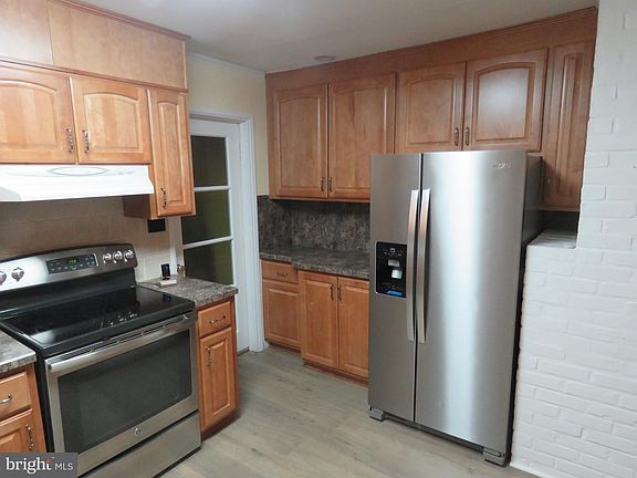 5th image of 120 Pinewood Dr