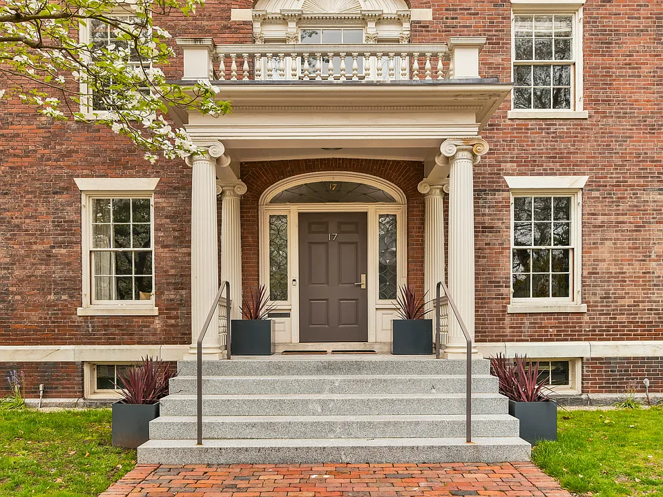 17 Farrar St