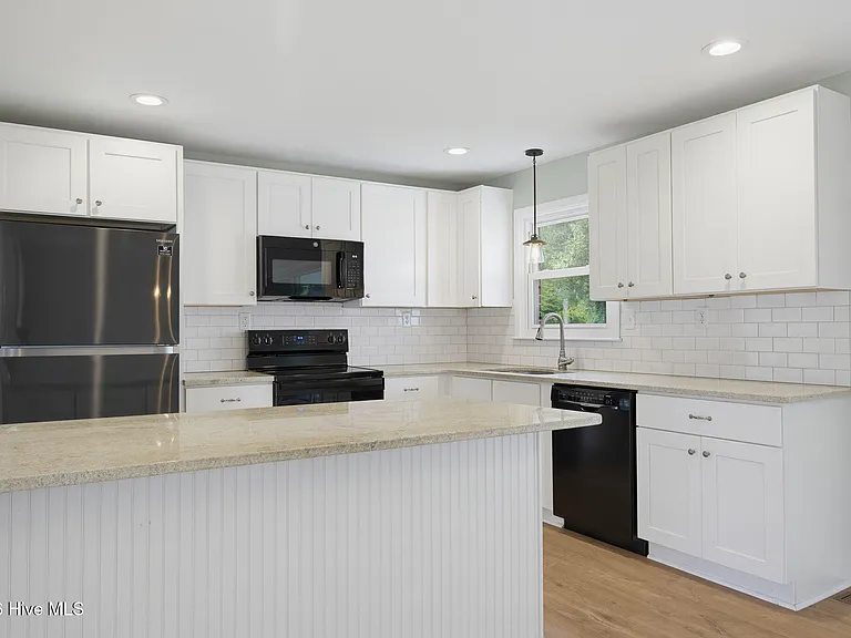 46 Holland Dr — Photo 12