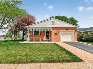 24 Chateux Lane, Toms River, NJ 08757