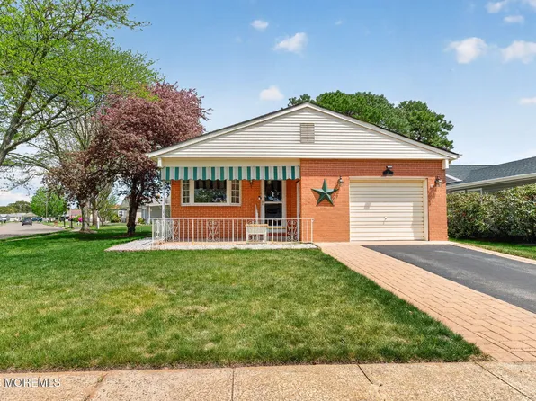 24 Chateux Lane, Toms River, NJ 08757