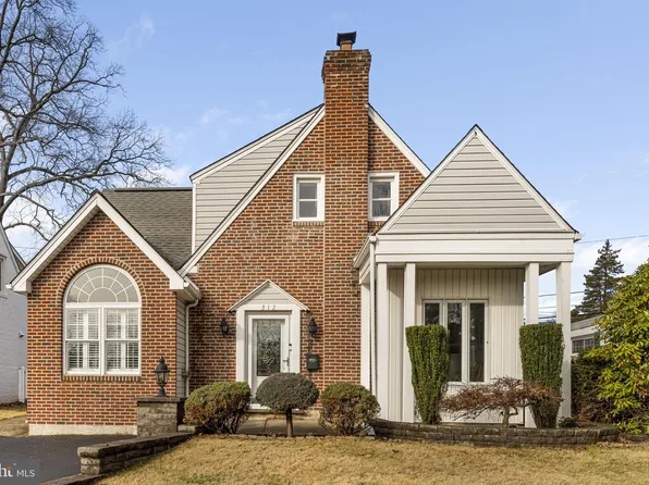 312 Ivy Rock Ln, Havertown, PA 19083