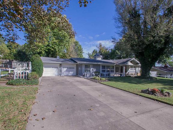 2nd image of 2841 E Eastmoor Dr