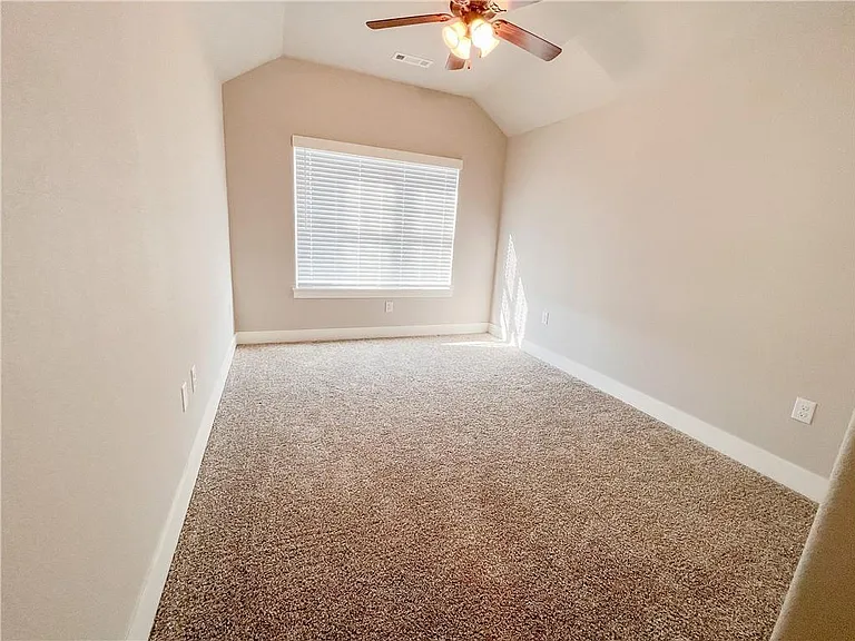 1052 Hampton St — Photo 15