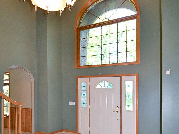 Spacious Front Entry 