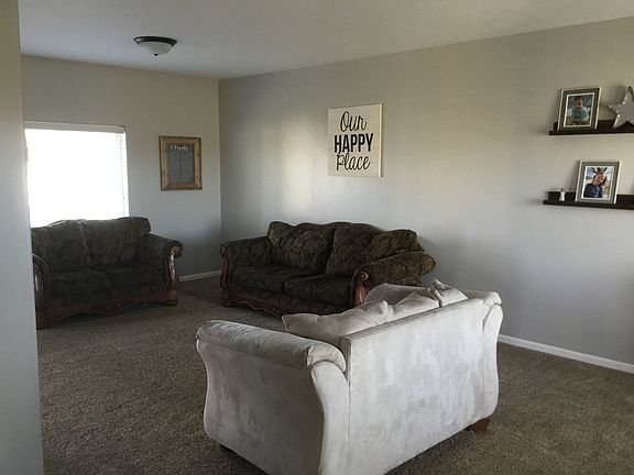 3rd image of 624 Braden Ct