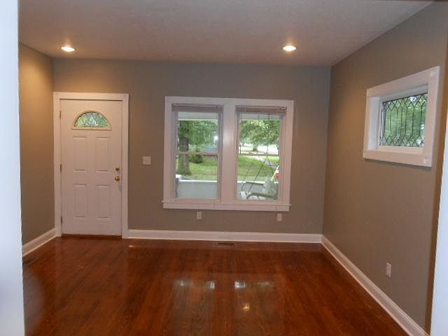 1st image of 400 Oxford Ave