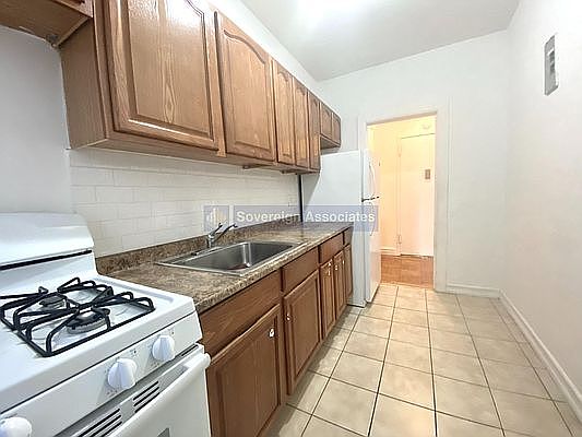 5th image of 400 Fort Washington Ave #G4